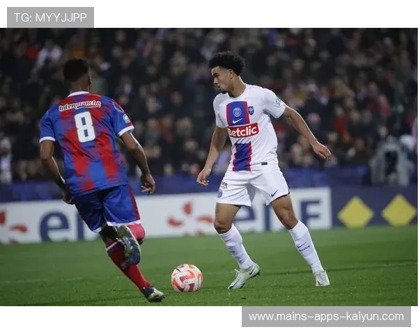 法国小将横空出世，6大豪门争抢年轻前锋，法国队新秀小将