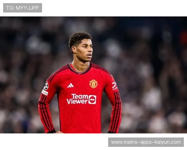 曼联长传找到弱侧空挡,拉什福德轻松推射 曼联长传找到弱侧空挡,拉什福德轻松推射